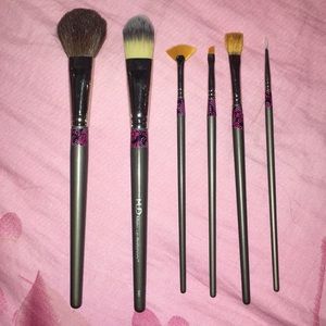 LOT OF MAKEUPDESIGNORY BRUSHES
